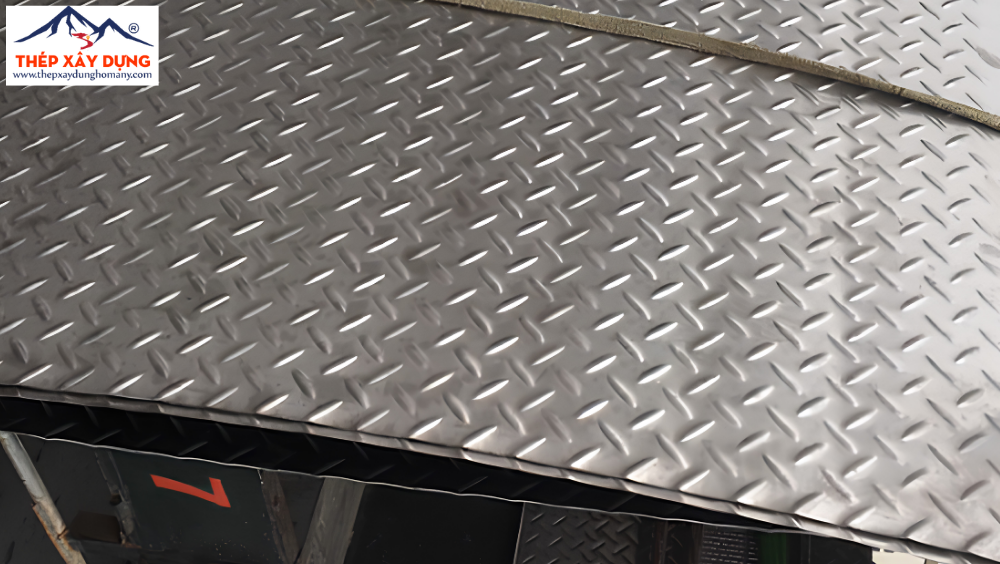 Mua Tấm Gân Inox Làm Bậc Cầu Thang Ở Đâu Uy Tín? Xem Bảng Giá